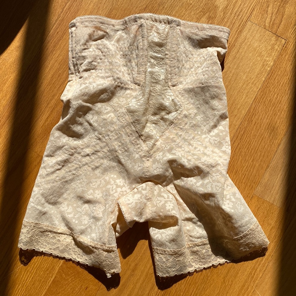 Never been worn Rago shape wear